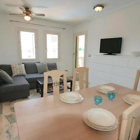 Awesome In With 3 Bedrooms, Wifi And Outdoor Swimming Pool
